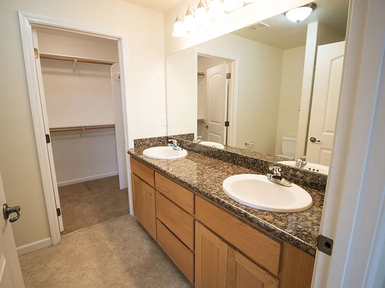 2545 Corona Ave #A — Photo 22