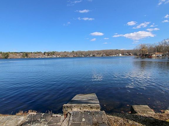 3rd image of 141 Lakeshore Dr