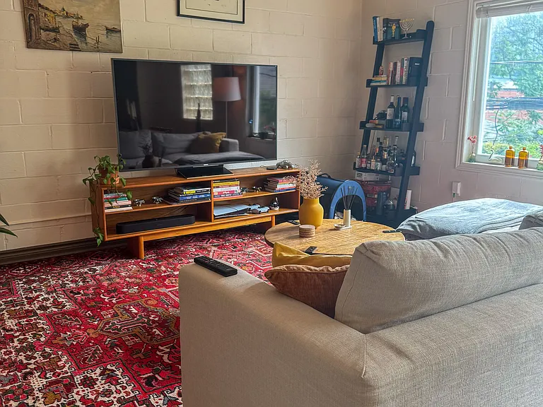 325 Queen St E #2D — Photo 2