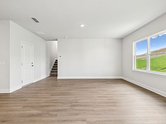 Cades Bluff - Brentley Interior Image 4