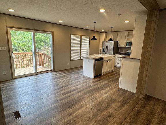 3rd image of 90 Enterprise Dr #90