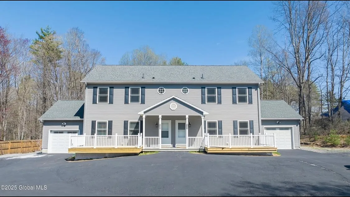 3 bed, 2.5 bath, $2,800 — Photo 2