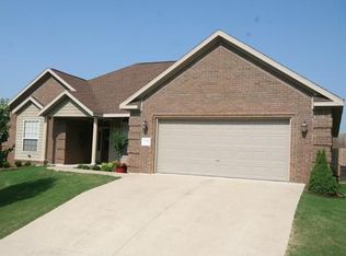 3704 SW Kestrel Dr, Bentonville, AR 72712