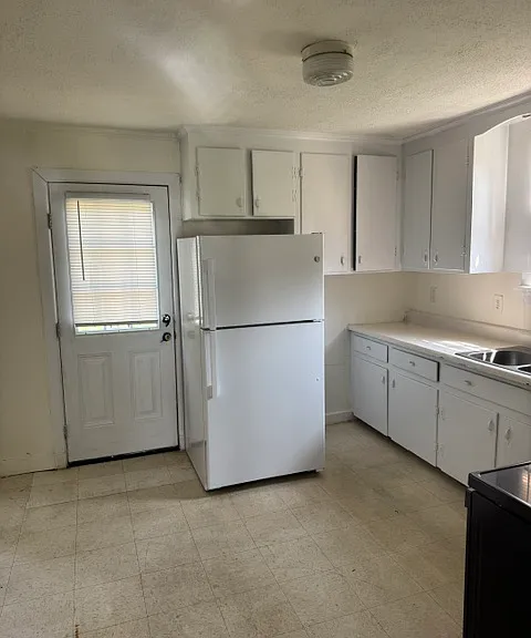 130 N Kalmia Ave — Photo 7
