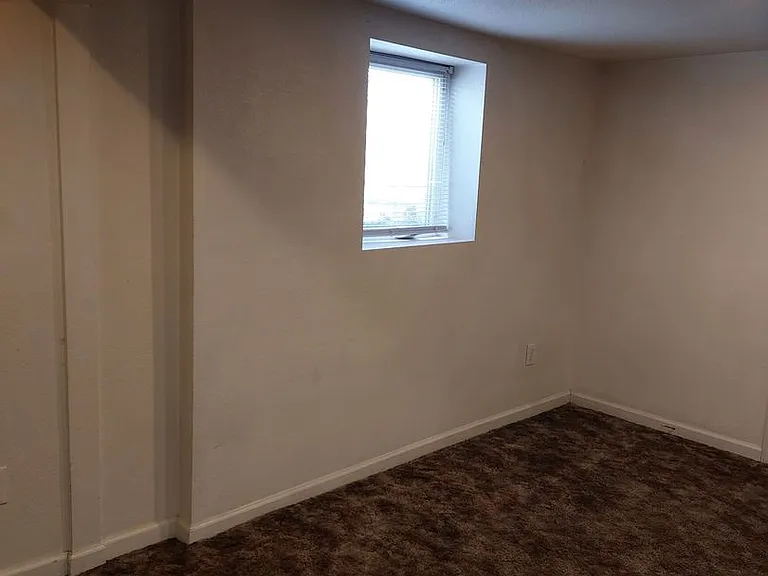 College Housing - 4 bedrooms — Photo 15