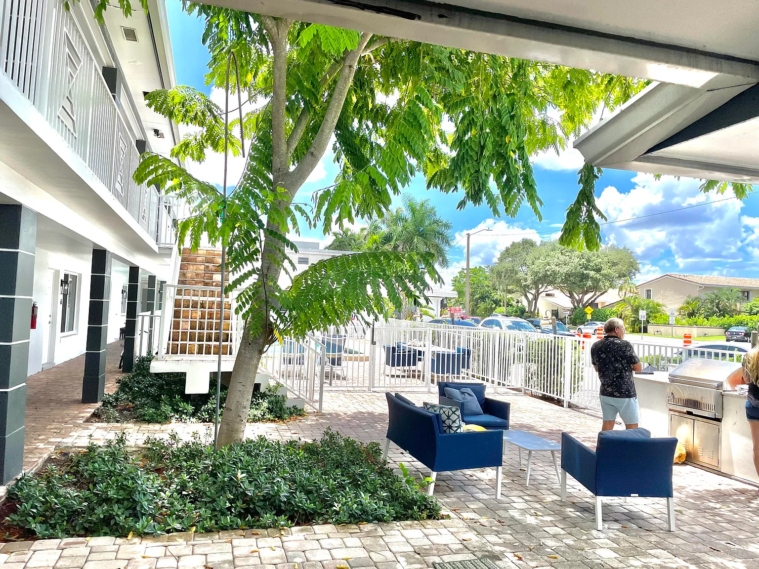 2 bed, 1.0 bath, 1100 sqft, $1,900 — Photo 2