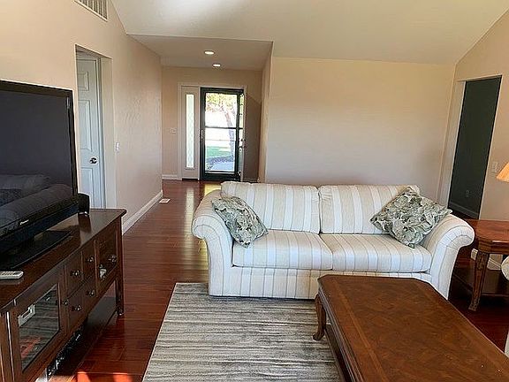 3rd image of 26427 W Wexford Dr