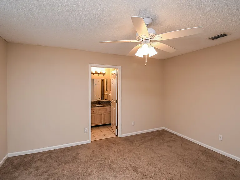 7835 Longhorn Cir E — Photo 10