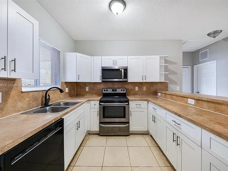 6124 SW 39th St — Photo 12