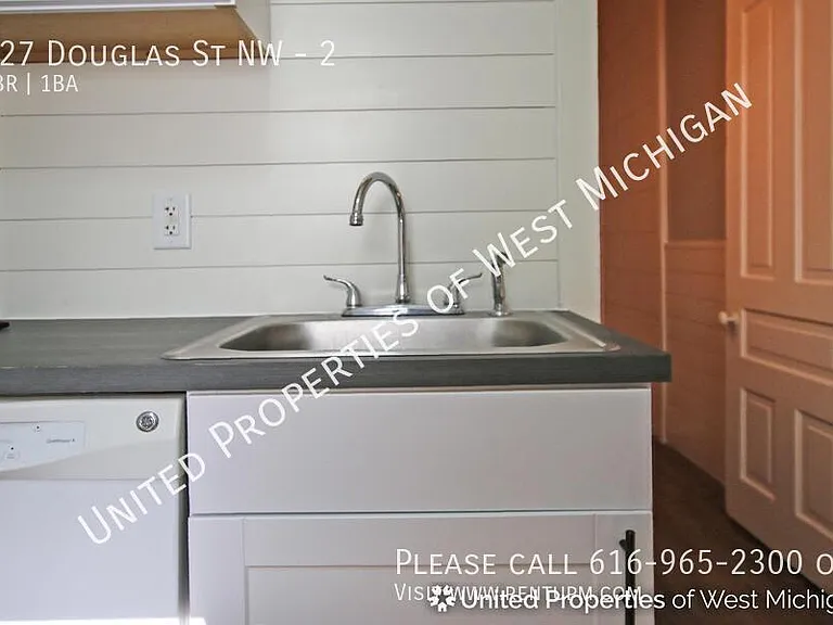 827 Douglas St NW #2 — Photo 3