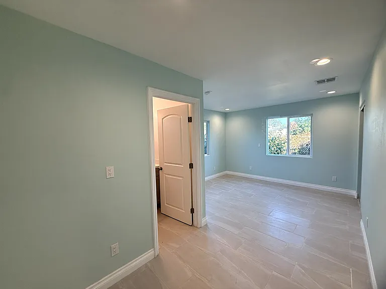 3130 Doolittle Ave — Photo 3
