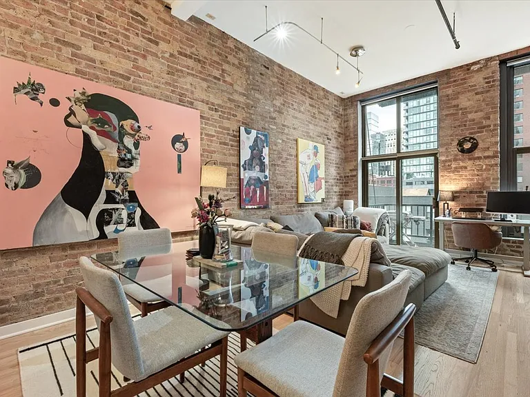 300 W Grand Ave #307 — Photo 2