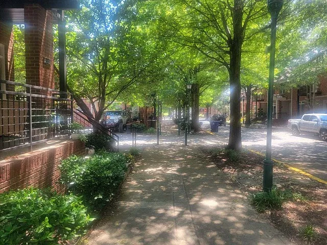 221 W 17th St — Photo 2