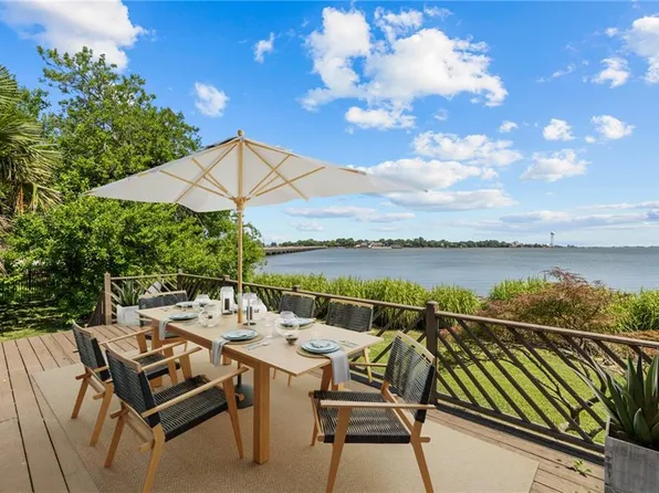 2 Curtis Ln, Hampton, VA 23669