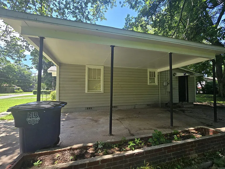 4701 Atkins St — Photo 17
