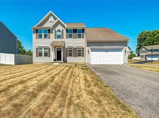 77 Cross Country Dr, Baldwinsville, NY 13027