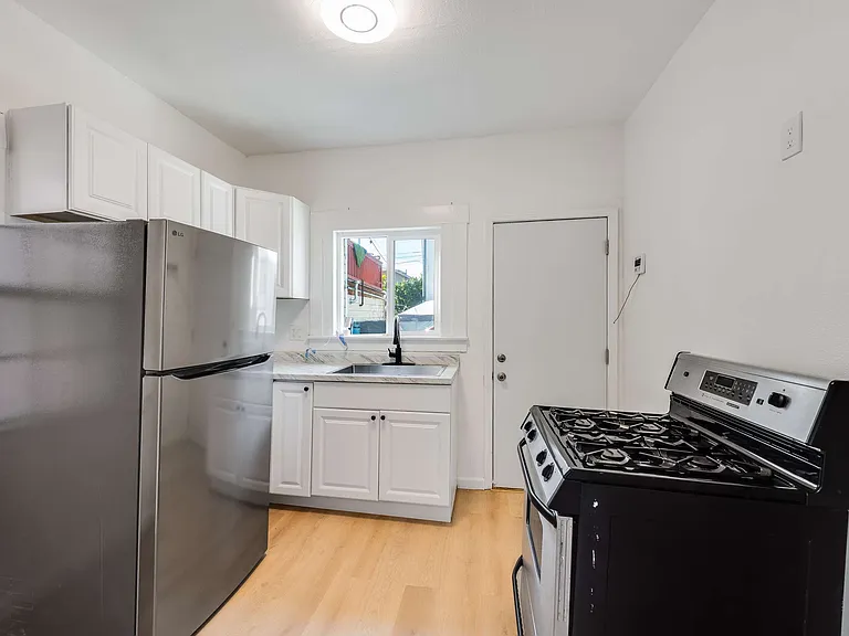 1633 Foothill Blvd — Photo 12
