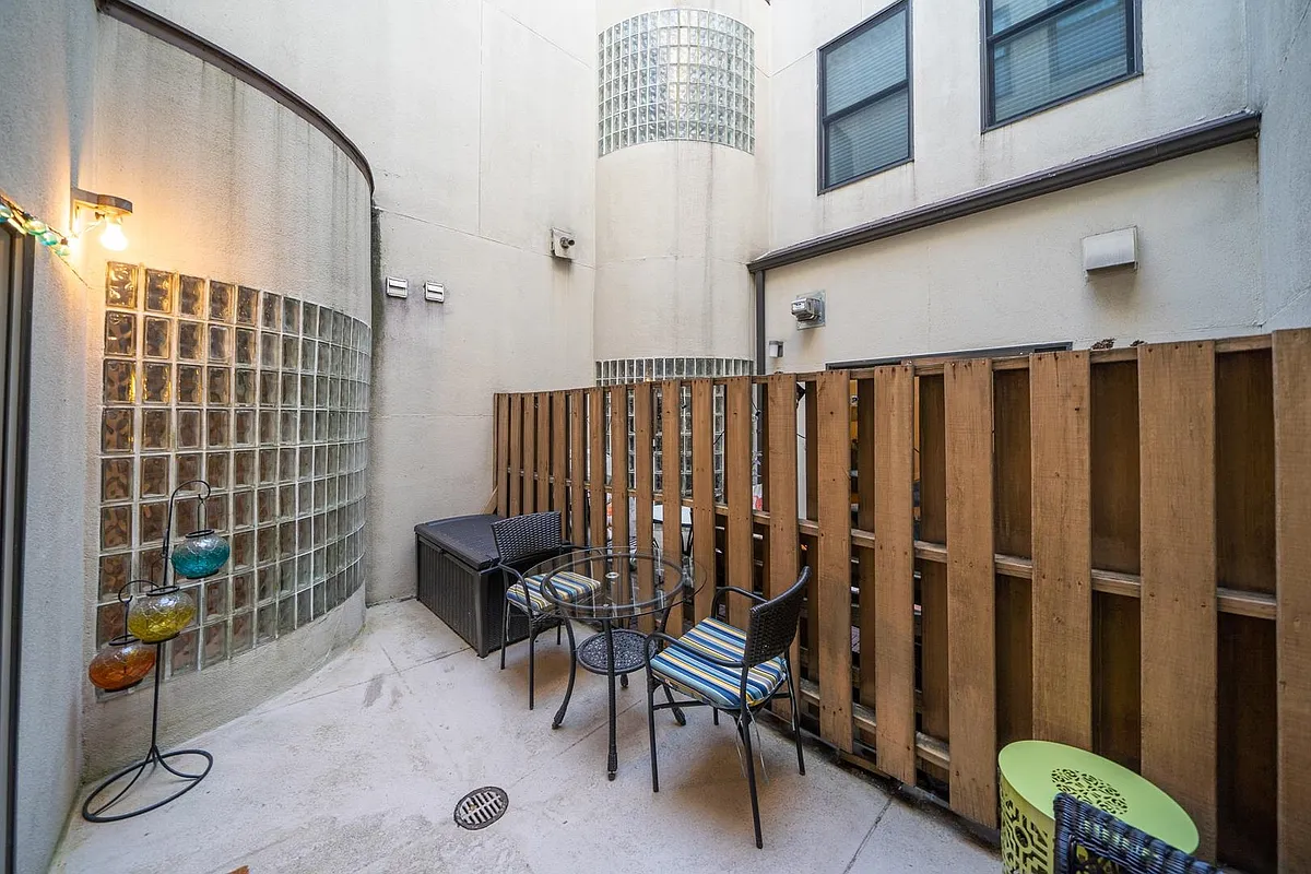 Building Photo - 360 1st St #3