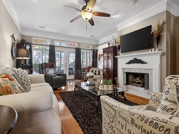 3rd image of 144 Stratford Cir