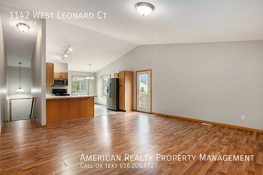 4 bed, 2208 sqft, $2,100 — Photo 4