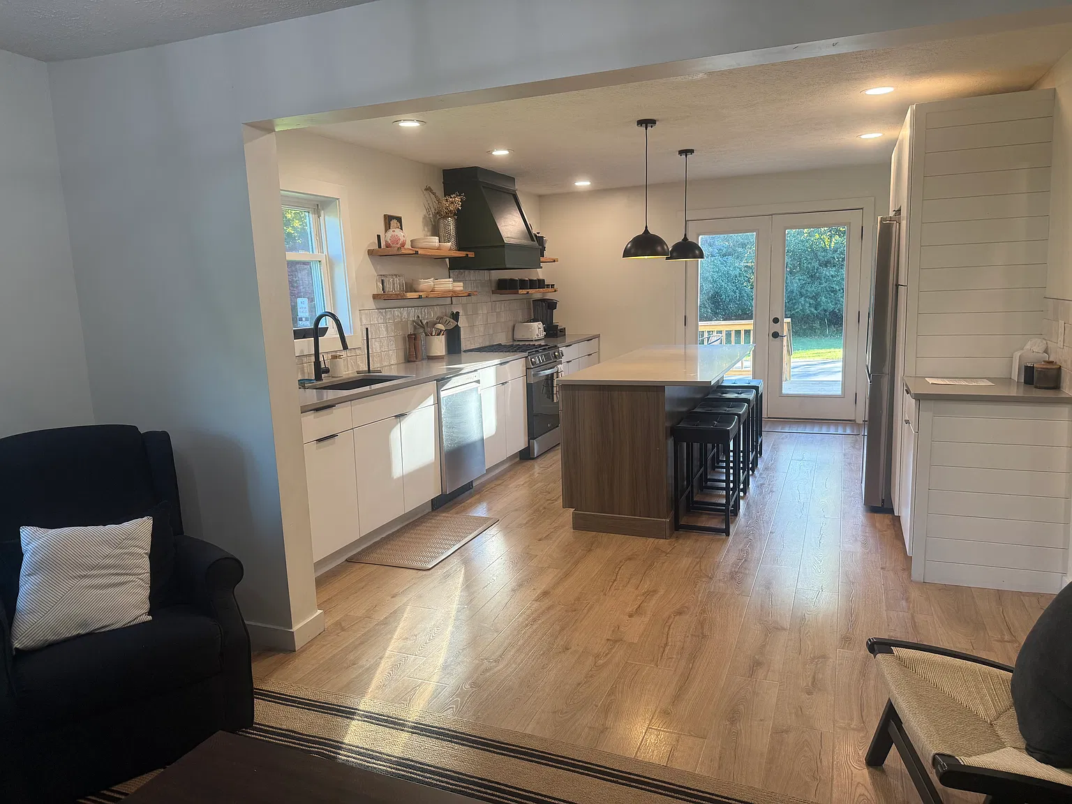 3 bed, 2.5 bath, 2200 sqft, $4,500 — Photo 4