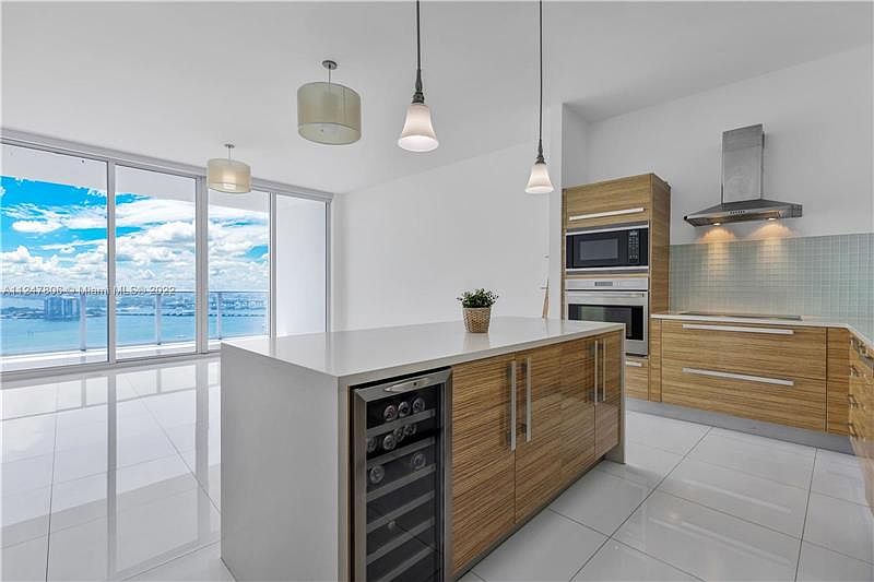 1st image of 2020 N Bayshore Dr APT 2004