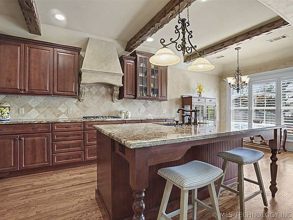 3rd image of 10943 S 77th East Pl