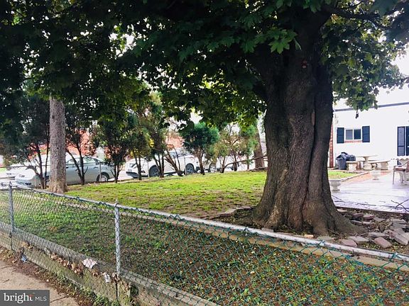 3rd image of 4403 Unruh Ave