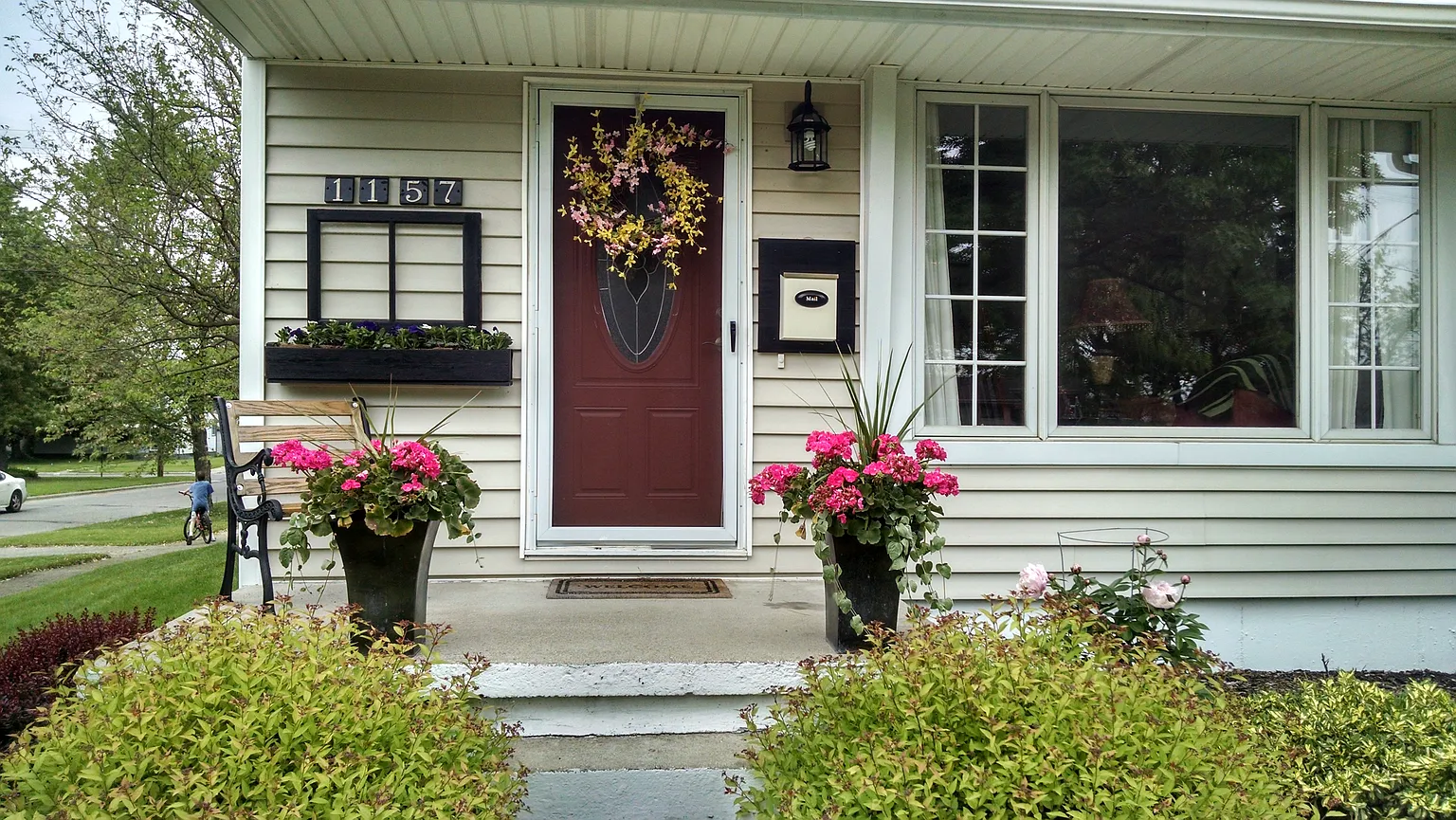 1157 Grove Rd photo 1