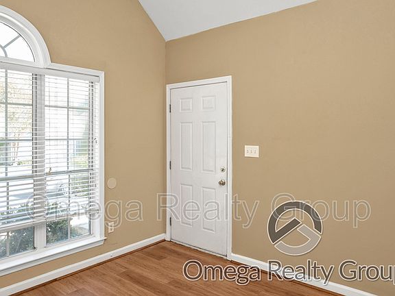 4th image of 317 Camden Cove Cir