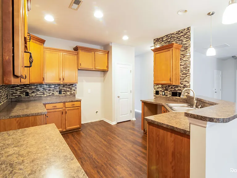 112 Vango Dr — Photo 4