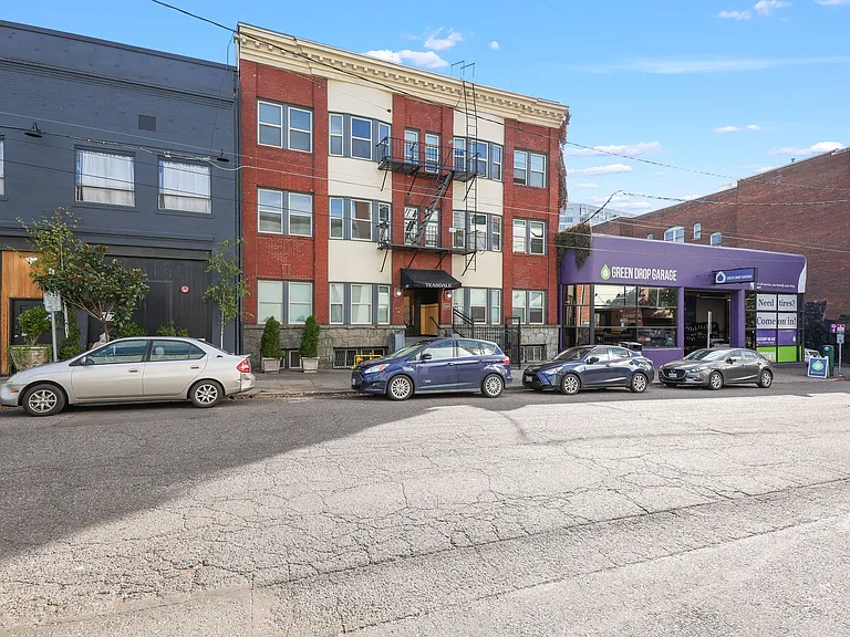 Teasdale Apartments — Photo 18