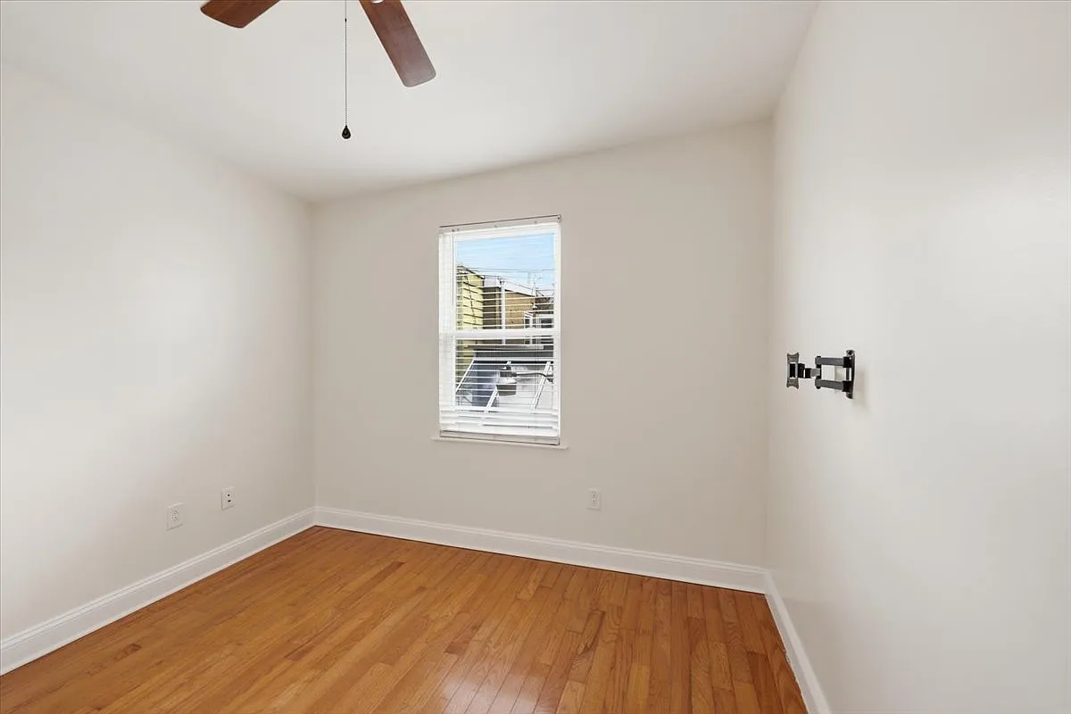 3 bed, 1.5 bath, 1200 sqft, $2,195 — Photo 3