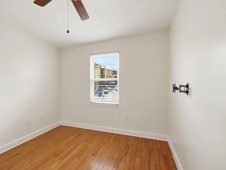 2653 S 6th St — Photo 3