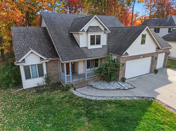 2516 Roundtree Cir, Midland, MI 48642