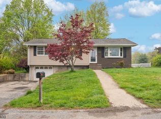 9 Jackson Ave, Vernon, NJ 07462