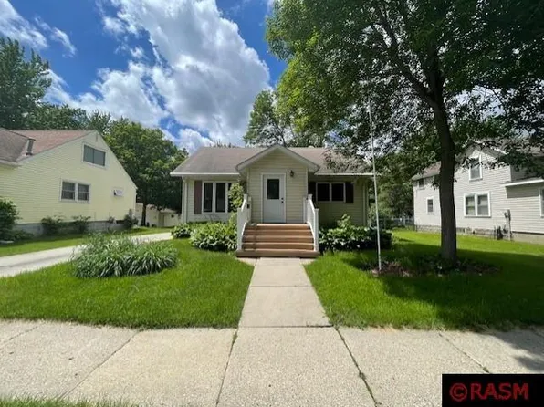 901 2nd St NW, Waseca, MN 56093