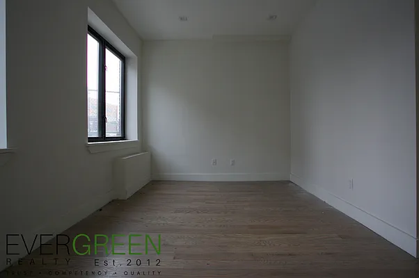 Rented by Evergreen Apartments BK | media 33