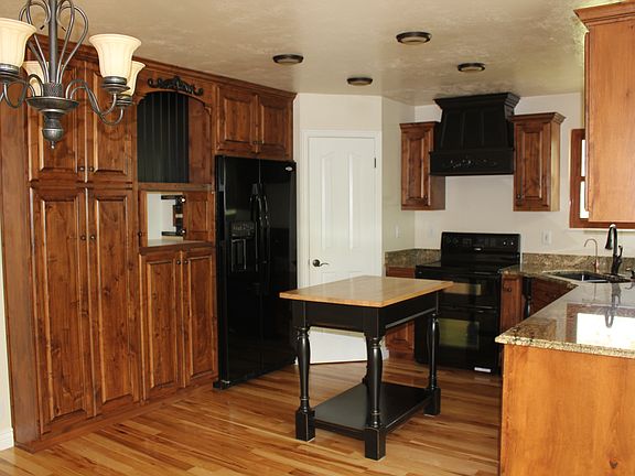 5th image of 4381 Dogwood Ln