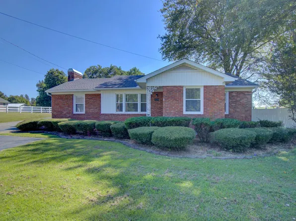 519 Church St E, Medina, TN 38355