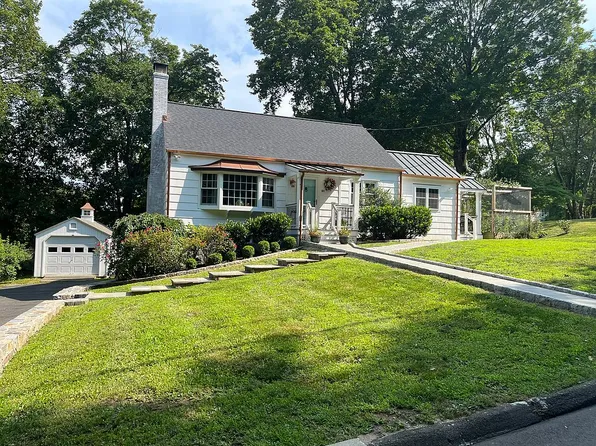 51 Grandview Rd, Fairfield, CT 06825