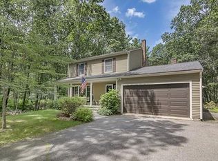 29 Birchmeadow Rd, Amesbury, MA 01913