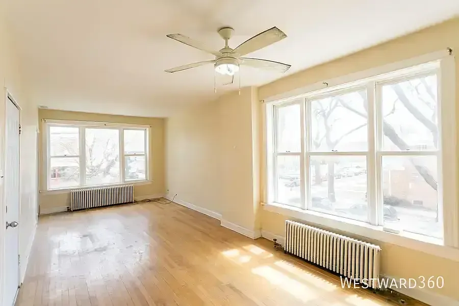 3900 N Sawyer / 3 bed - 1 bath / Irving Park / Available NOW — Photo 3