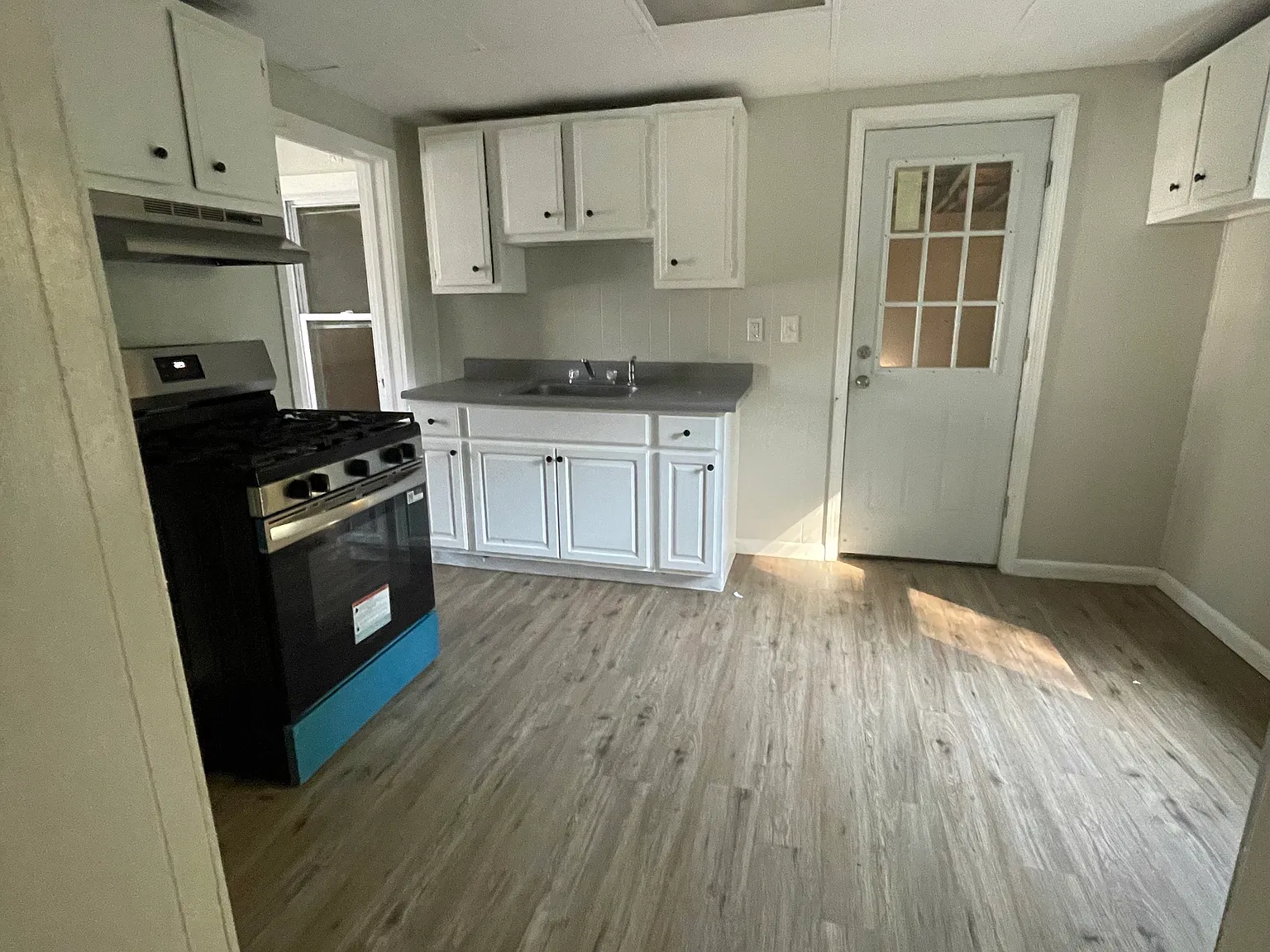 2 bed, 700 sqft, $1,300 — Photo 4