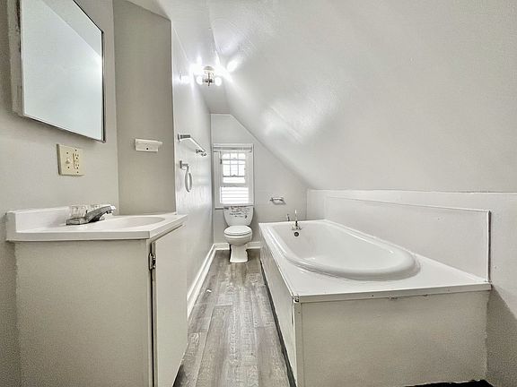 5th image of 762 Wood St #2