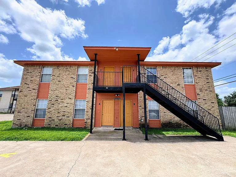 5702 Greengate Dr — Photo 1