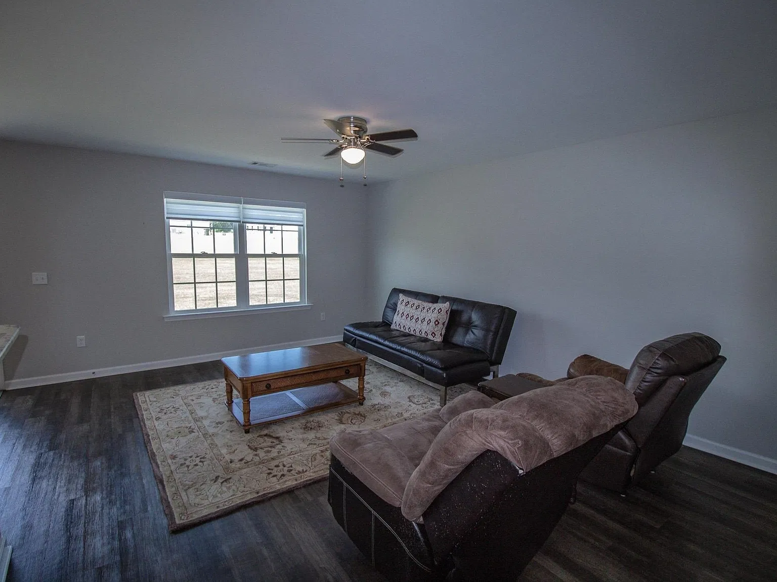 3 bed, 2.0 bath, 1362 sqft, $1,650 — Photo 2