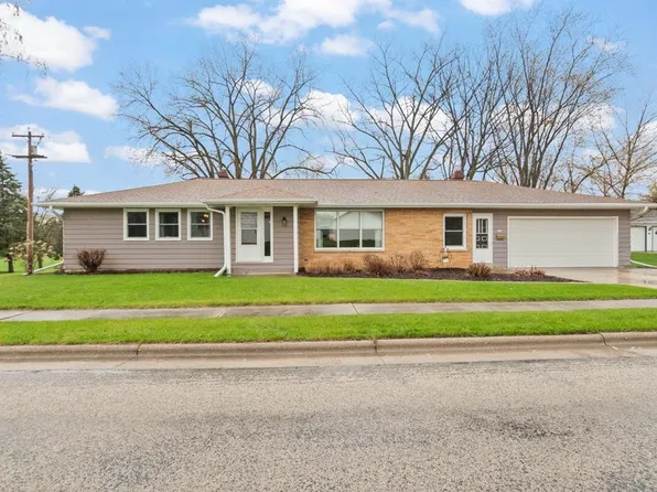 305 Columbus Ave, Brillion, WI 54110