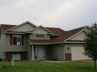 1009 Buckskin St SE, Isanti, MN 55040