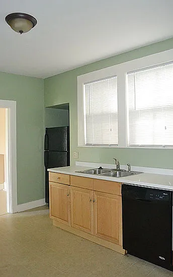 20 N Park St — Photo 3